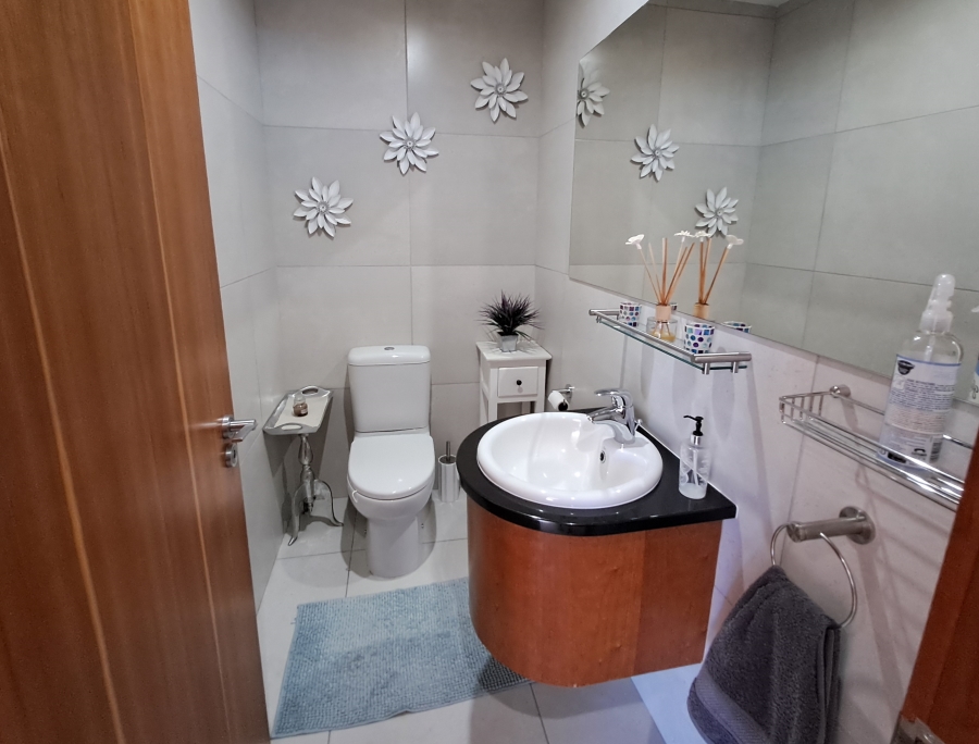 4 Bedroom Property for Sale in Steynsrust Western Cape